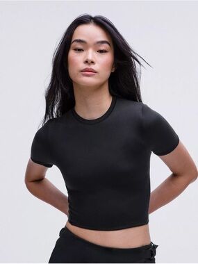 lululemon Wundermost Black Crewneck Crop Top - Women